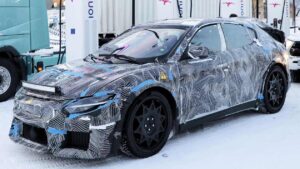 Ferrari EV Mule - с передним углом.