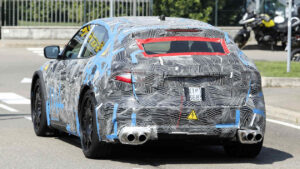 Ferrari EV шпионский выстрел - хвостовой выстрел.