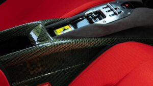 Ferrari SC40 - центральная консоль.