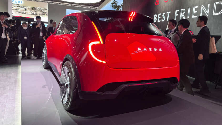 Mazda Vision X-Compact - задняя часть 3/4