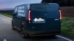 Рекордный Kia PV5 - задние 3/4