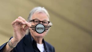 Пол Смит с логотипом MINI.