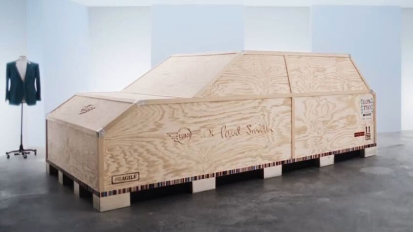 Новые выпуски MINI Paul Smith будут представлены на Токийской выставке мобильности MINI Paul Smith, спрятанный в деревянном ящике.