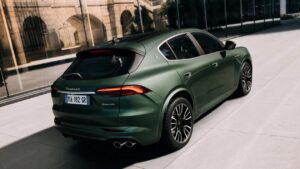Maserati Grecale Folgore - с зеленой задней частью