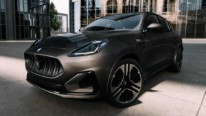 Maserati Grecale Folgore - серый передний край.