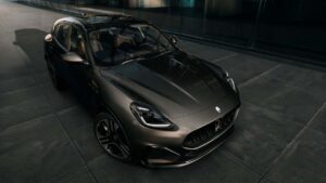 Maserati Grecale Folgore - серый верхний цвет.