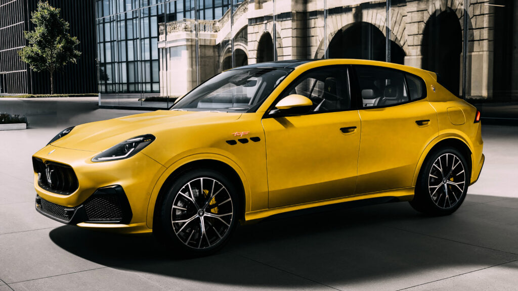 Maserati Grecale Folgore - желтый передний угол с углом.