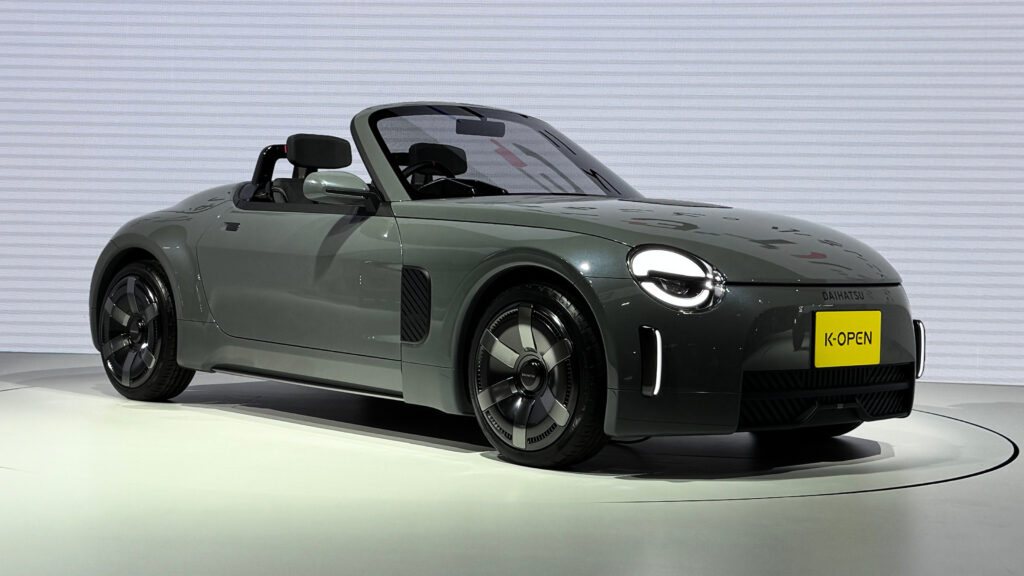 2025 Daihatsu Copen - передние 3/4 статические.
