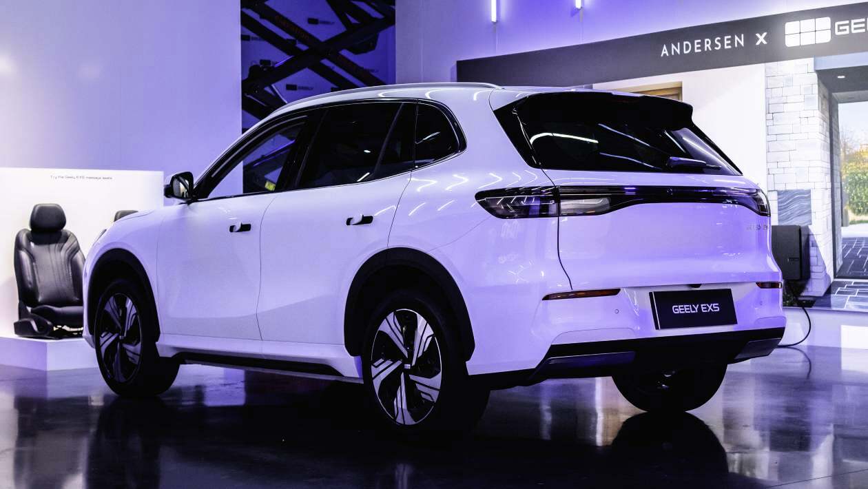 Запуск нового Geely EX5 - задние статические сигналы.