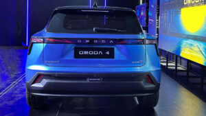 Omoda 4 - раскрыть весь задний фланг.