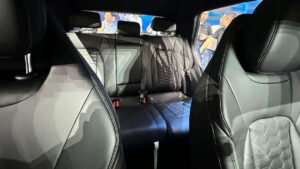 Omoda 4 - раскрытые сиденья.