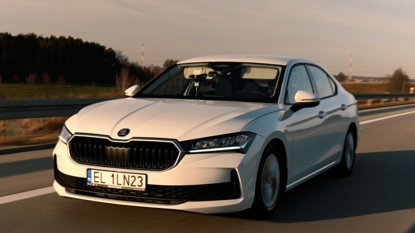 Дизель Skoda побил мировой рекорд с 2830км на одном баке Рекордный запас топлива Skoda Superb - автомобиль, управляемый гонщиком ралли Miko Marczyk.