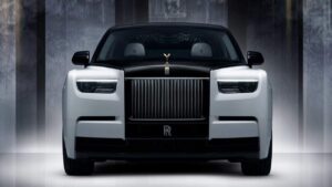 Rolls-Royce Phantom Centenary - полная передняя студия.