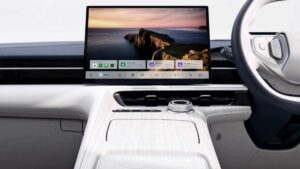 Geely EX5 - информационно-развлекательный автомобиль.