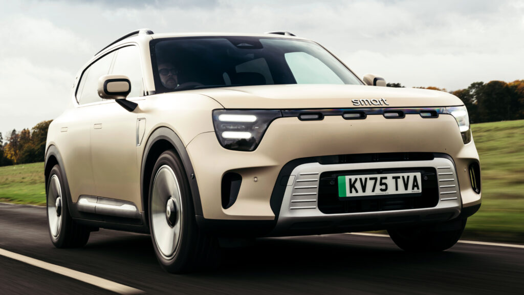 Новый Smart #5 поступил в продажу, и это плохие новости для Tesla Model Y Smart 5 Premium - передние 3/4 - передние 3/4.