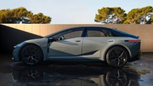 Toyota Corolla Concept - сбоку в сторону.