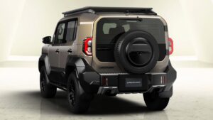 Toyota Land Cruiser FJ - полная задняя часть.