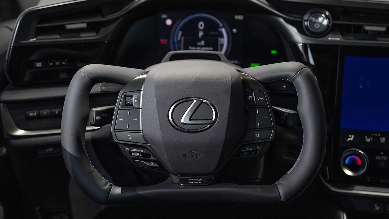 2026 Lexus RZ - вид водителя