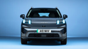 Передняя часть AION V.