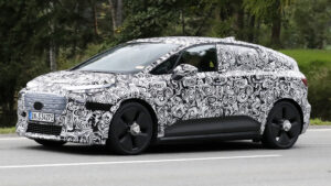 Audi A3 e-tron - с передним углом.