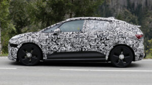 Audi A3 e-tron - боковой профиль.