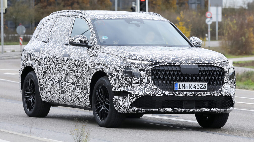 Audi Q7 spy shot - right front 3/4