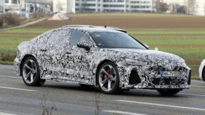 Audi RS 6 (камуфлированный) - передние 3/4