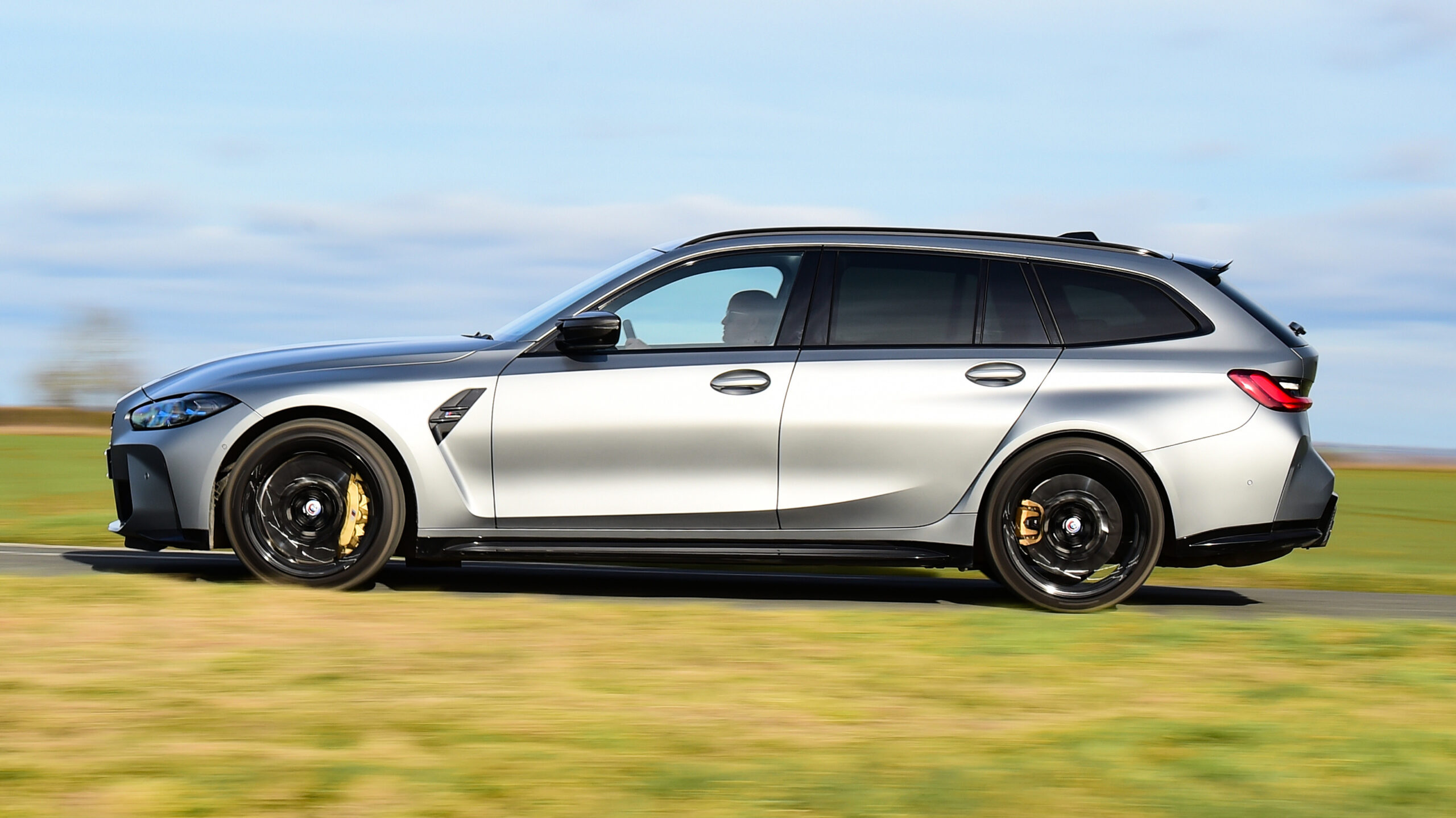 BMW M3 Touring Competition - боковой профиль