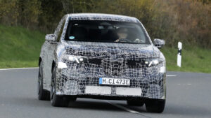 BMW iX3 M - передняя часть.