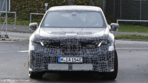 BMW iX3 M - передняя часть.