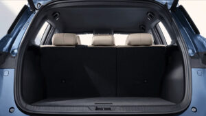 BYD Sealion 5 DM-i - загрузка автомобиля.