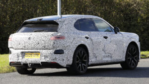 Bentley Urban SUV - rear 3/4