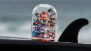 Citroen Ami Buggy Rip Curl - орнамент, используемый в качестве украшения.