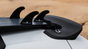 Citroen Ami Buggy Rip Curl - крыша с доской для серфинга.