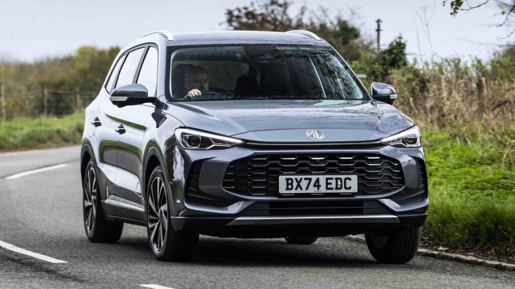 MG ZS - front cornering