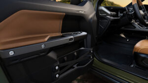 Джип Рэкон 16 16 - это джип.