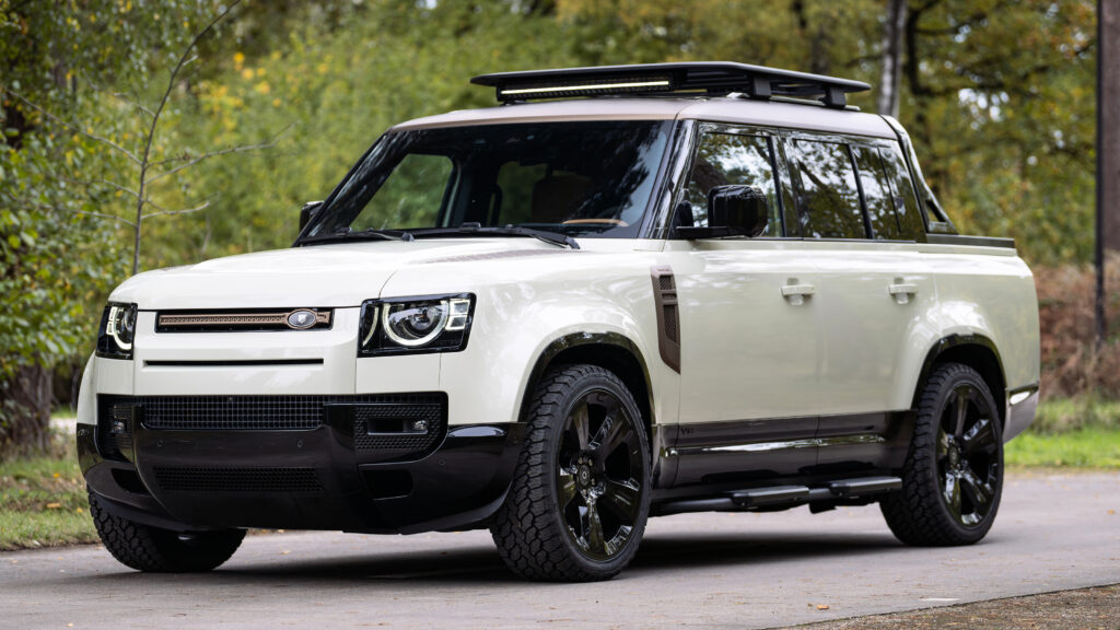 Land Rover Defender pick-up - front 3/4 white