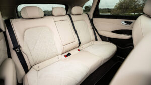 MGS6 EV - задние сиденья.