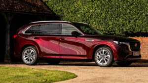 Mazda CX-80 - красный передний угол.