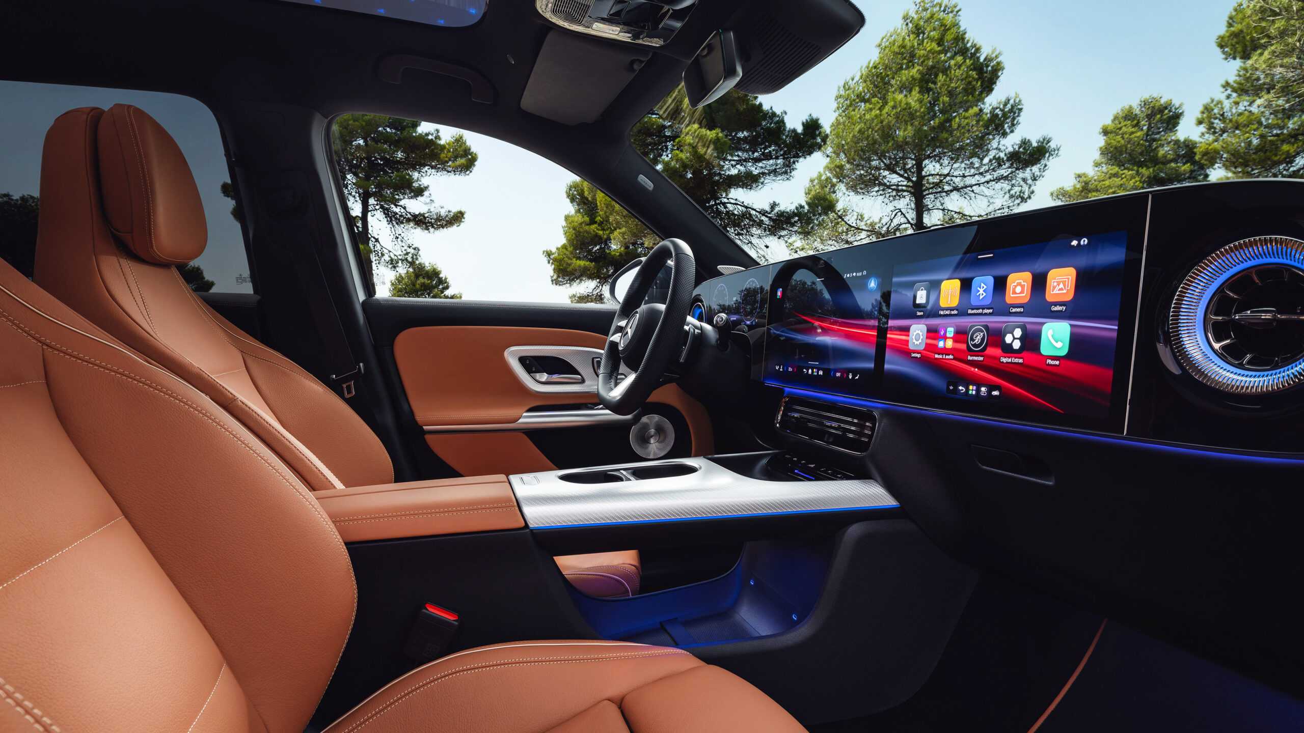 Mercedes GLB - передние сиденья.