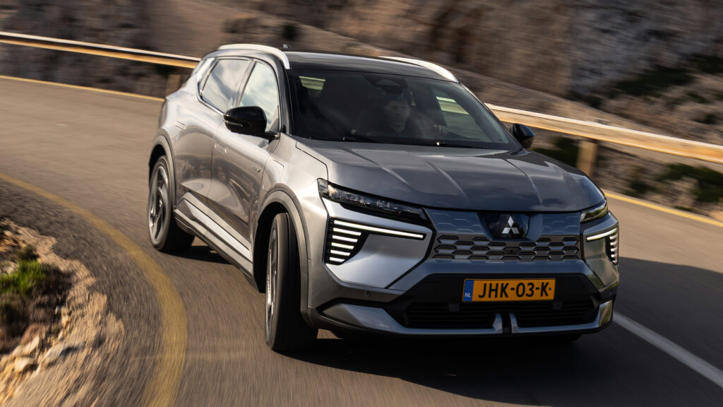 Mitsubishi Eclipse Cross cornering