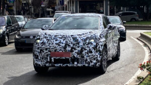 Nissan Juke EV - передняя часть.