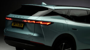 Omoda 7 - задняя деталь задней части.