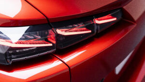 Peugeot 308 facelift (красный) - задний фонарь.