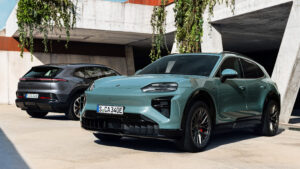 Ассортимент автомобилей Porsche Cayenne Electric включает в себя: