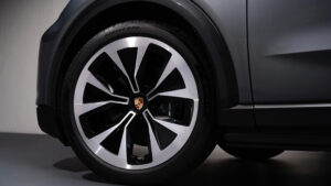 Порше Кайен Электрический - колесо колеса.