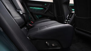 Porsche Cayenne Electric - задние сиденья