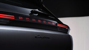 Porsche Cayenne Electric - задняя деталь задней части.