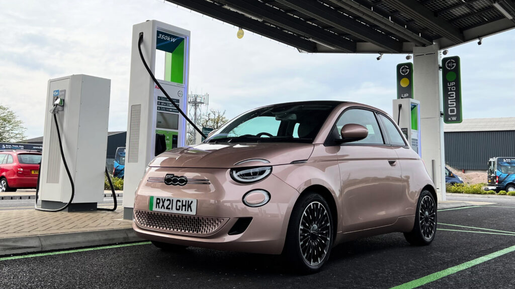 Rapid charging Fiat 500