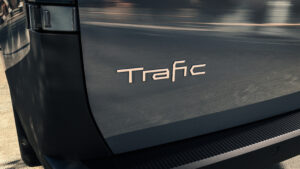 Renault Trafic - задняя деталь задней части.